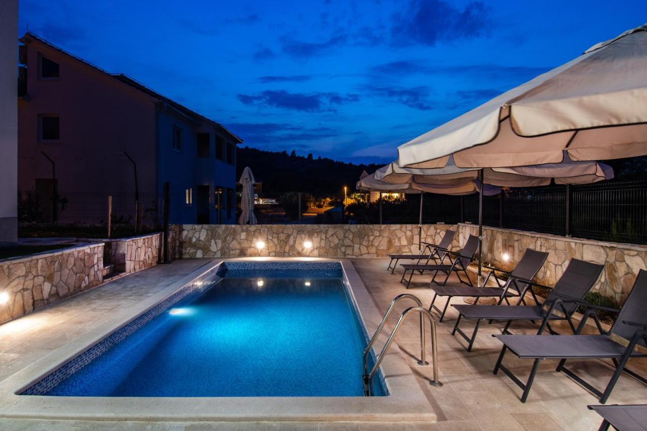 Luxury Apartments Alkar With Swimming Pool Ražanj 外观 照片